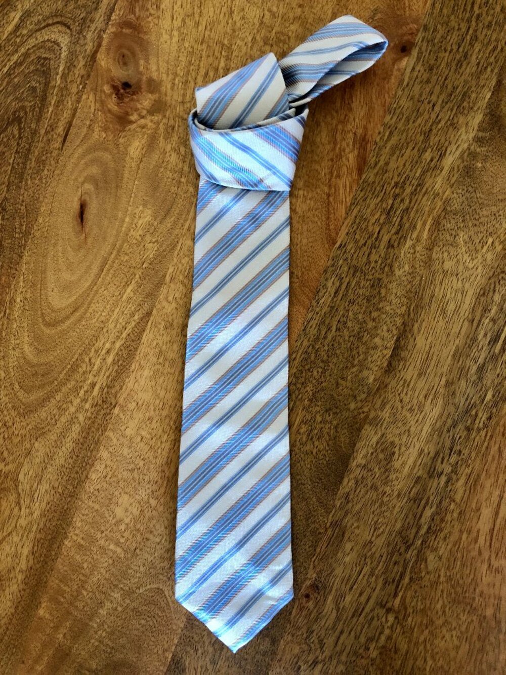 Barcelona Cravate, Diagonal Blue and Off White Striped Tie